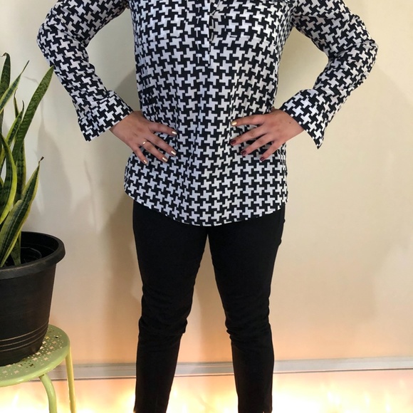 Michael Kors Geometric Print Long Sleeve - Picture 6 of 11